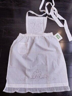 Vintage PAPER WHITE 1983 Linen Blend Battenburg Lace Apron Ivory Embroidered